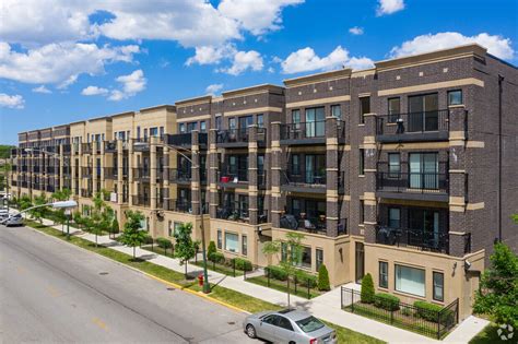 With unparalleled amenities and innovative services, Old Town Park offers the best of everything. . North chicago apartments